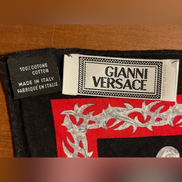 Vintage Gianni Versace scarf, red and black - Picture 7 of 7
